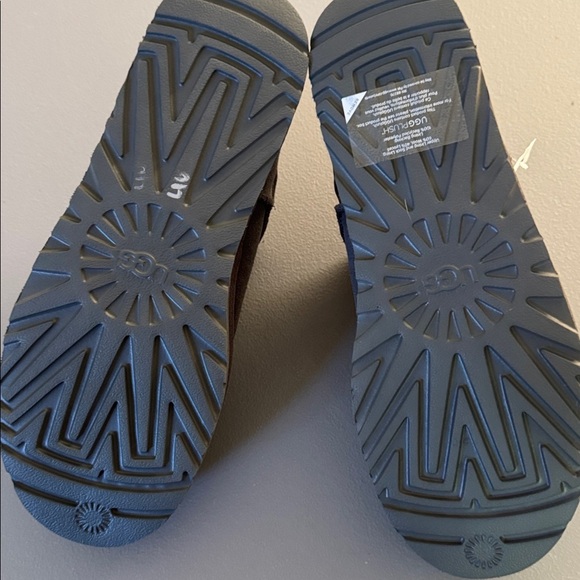 UGG Charcoal Suede Slippers men’s size 11 new w tags - Picture 5 of 6